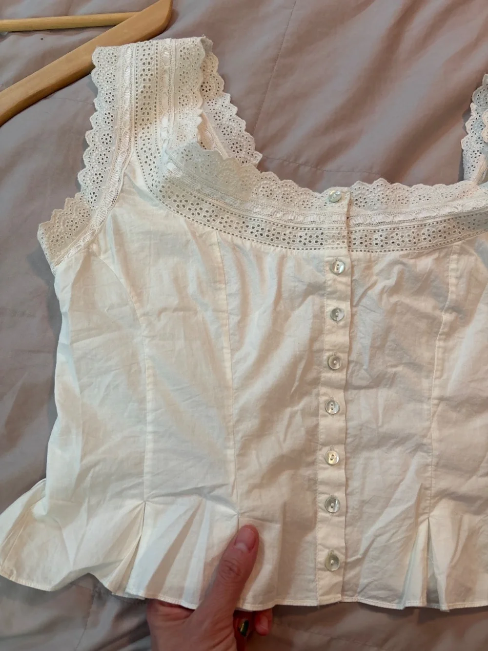 Doen Cream Eyelet Lace-Trim Button Front Cropped Top - Picture 13 of 16